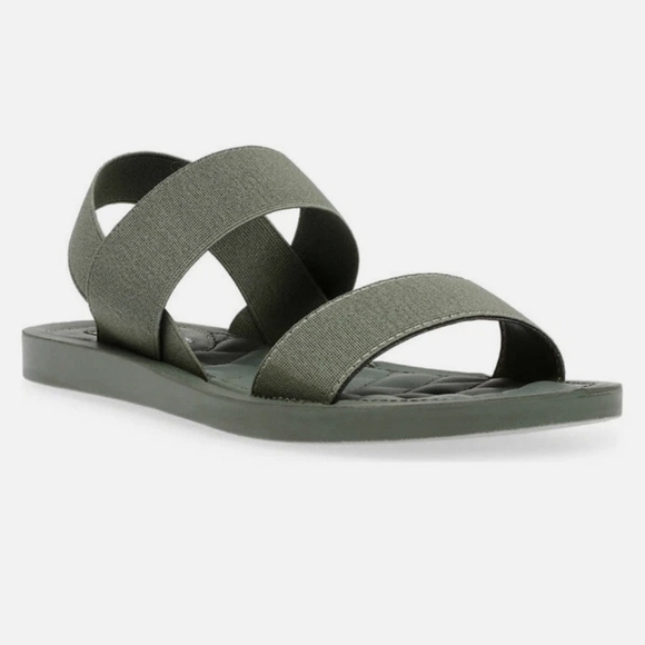 Steve Madden Shoes - 💖Steve Madden Women's Rafa Flat Sandals💖